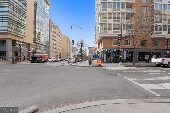 Building Photo - 950 25th St NW