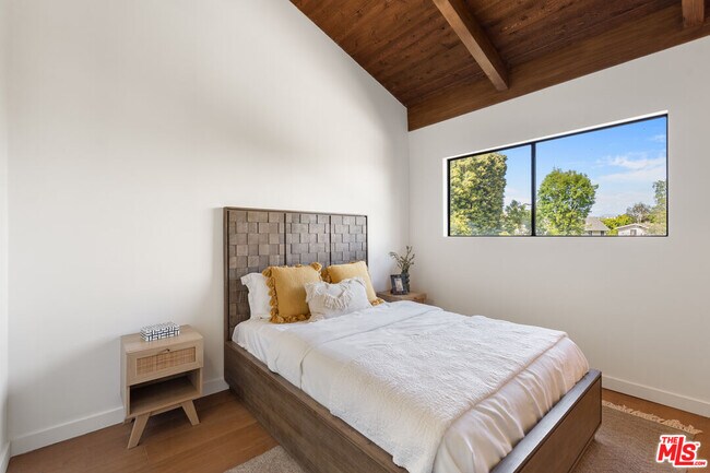 Building Photo - 8506 Oak Ct