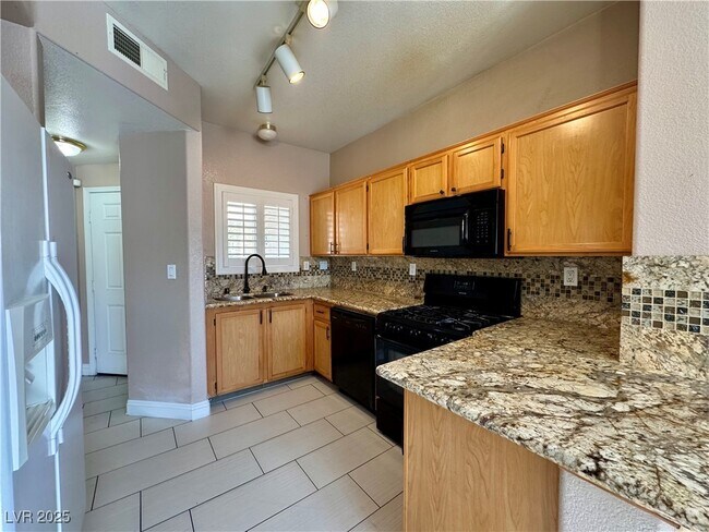 Building Photo - 1050 E Cactus Ave