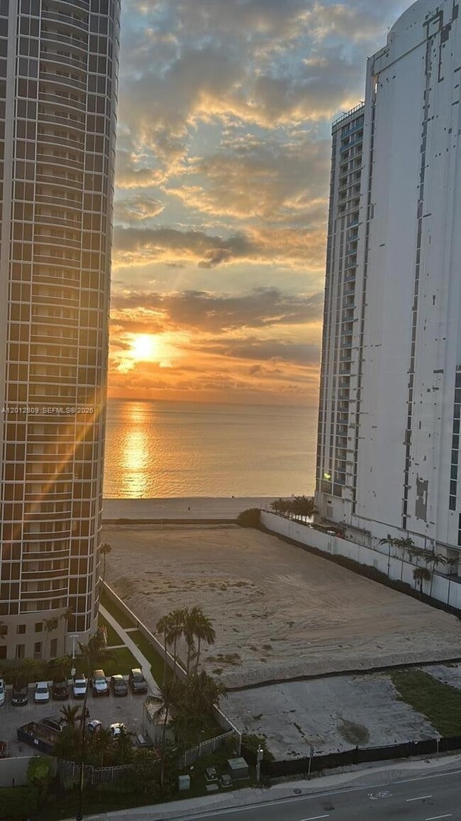 Building Photo - 17550 Collins Ave