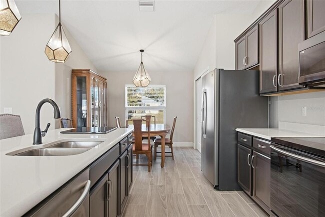 Building Photo - 8 Creek Ct