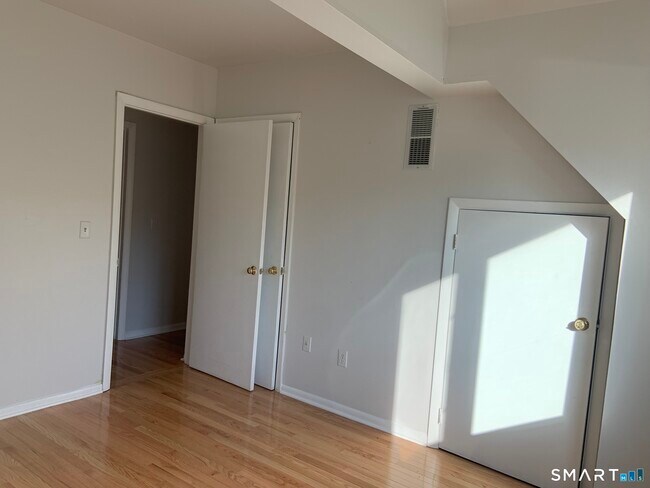 Building Photo - 1433 Windward Rd