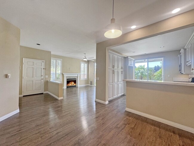 Building Photo - Your Next Home Awaits! Modern 4BR, 3BA Bea...