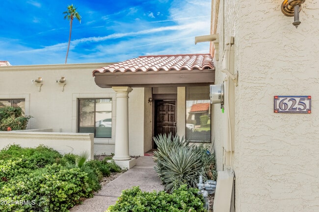 Building Photo - 625 E Northview Ave