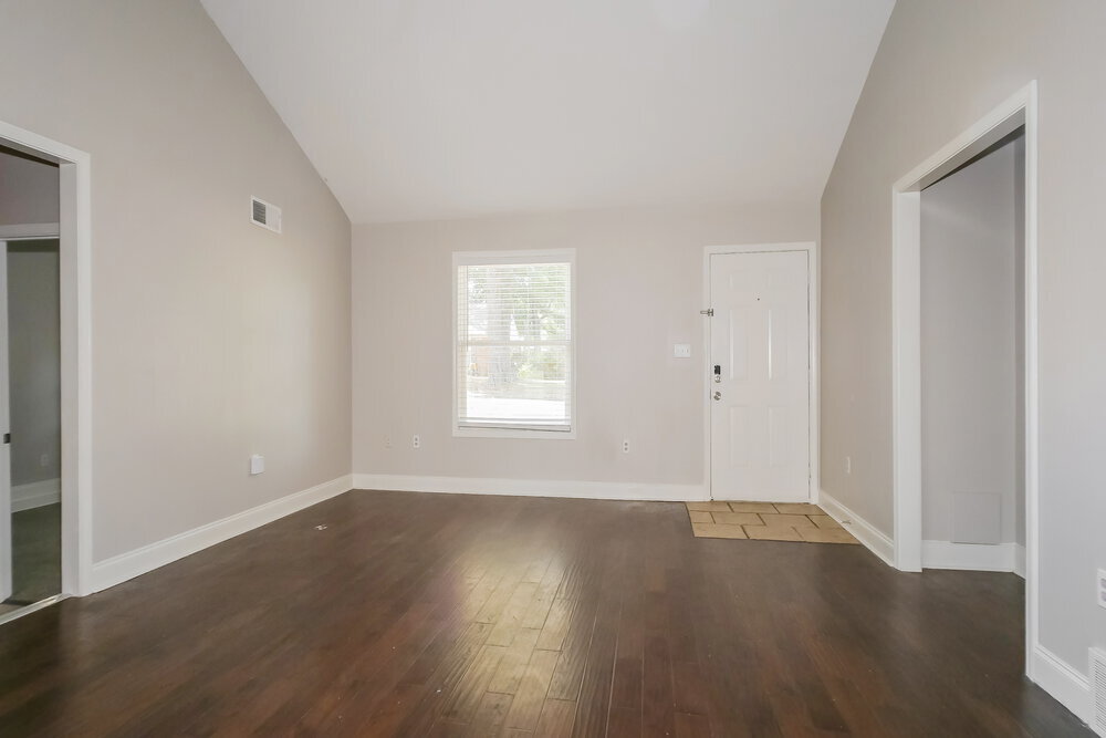 Building Photo - 732 Charter Oak Dr