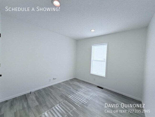 Building Photo - 6916 Country Ln