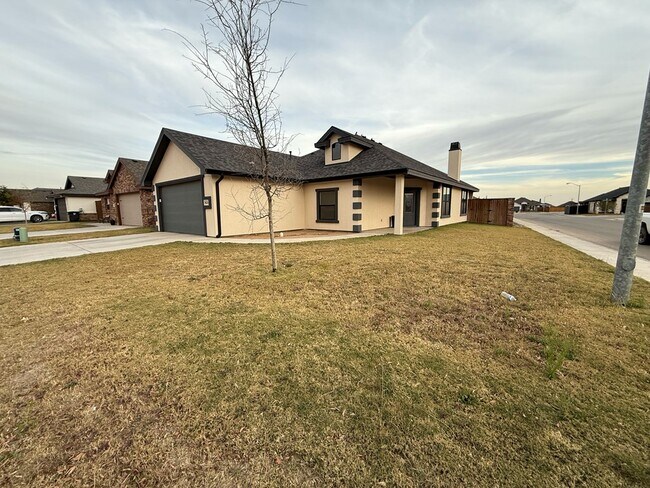 Building Photo - 8626 La Jolla Dr