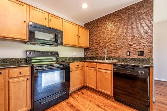 Building Photo - 6979 Pebble Creek Woods Dr