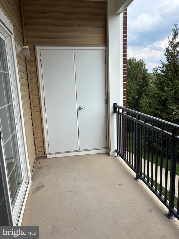 Building Photo - 1321 Sierra Dr