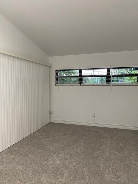 Building Photo - 1401 NE 14th Ct