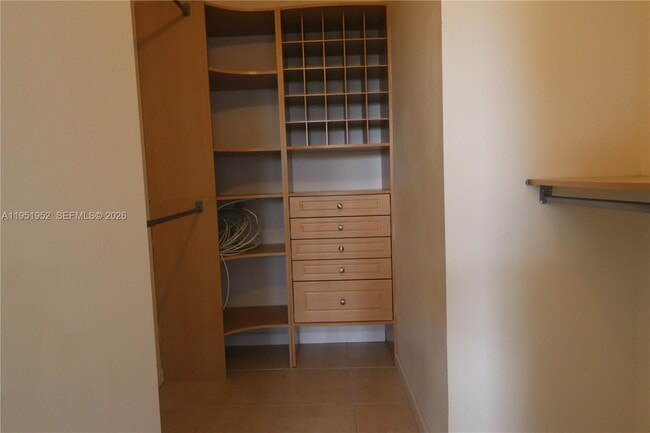 Building Photo - 6020 W Sample Rd