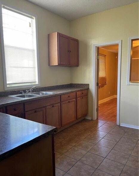 Building Photo - 8927 Hickory St