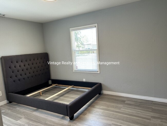 Building Photo - New On The Rental Market This Nice Single Story 3 Bedroom Home!!!