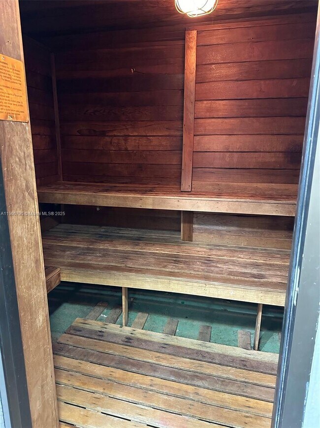 Building Photo - 6039 Collins Ave