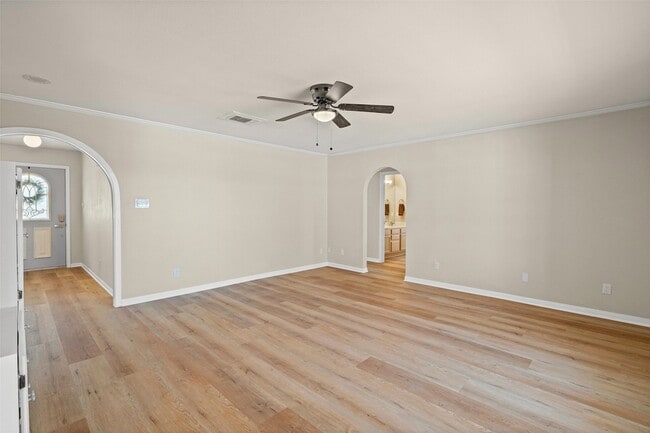 Building Photo - 201 Gail Dr