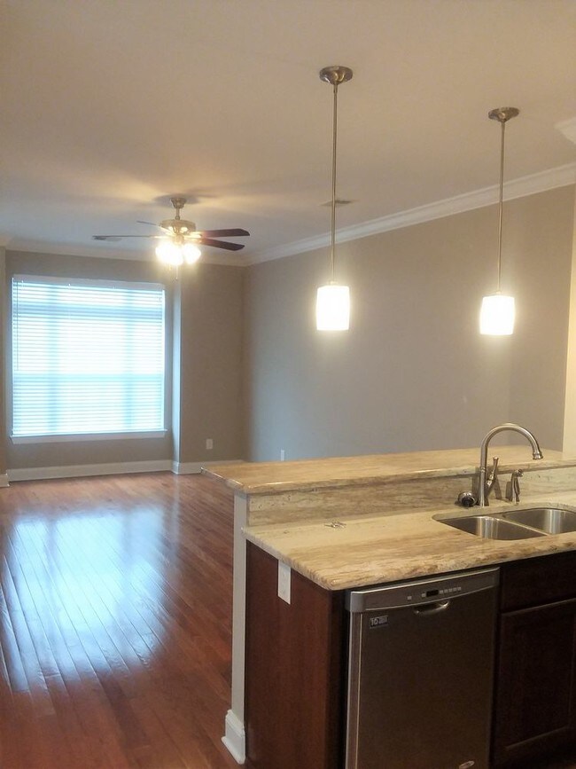Building Photo - Nashville Townhouse w/Attached Garage