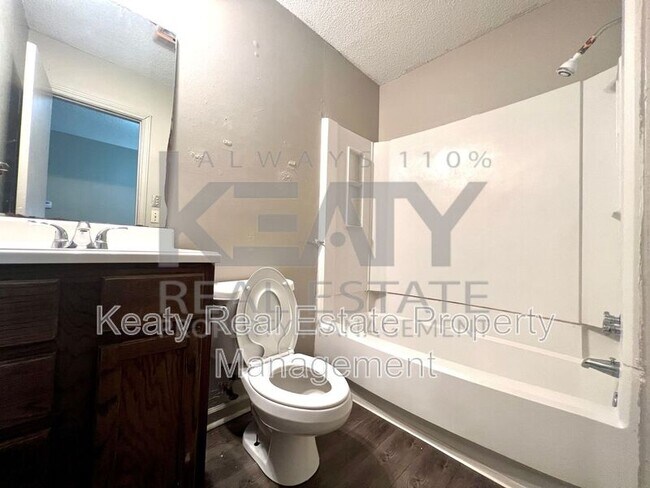 Building Photo - 402 Loire Ave