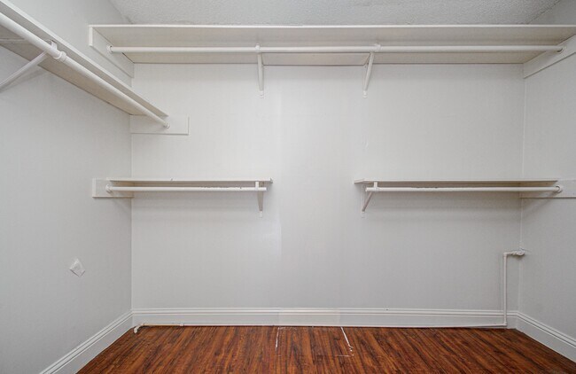 Building Photo - 823 S Ripple Creek Dr
