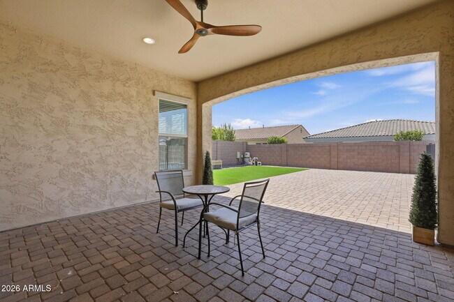 Building Photo - 10631 E Thatcher Ave