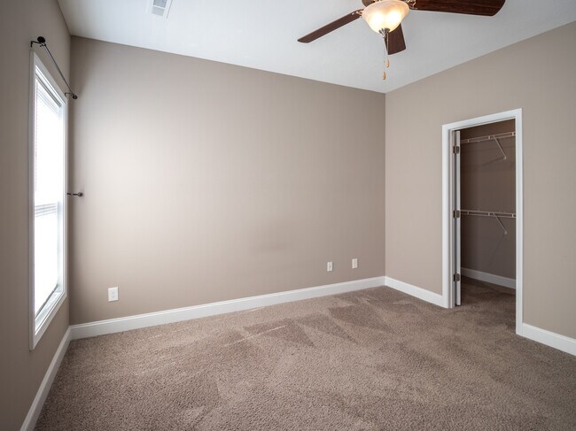 Building Photo - 509 Broadberry Ave