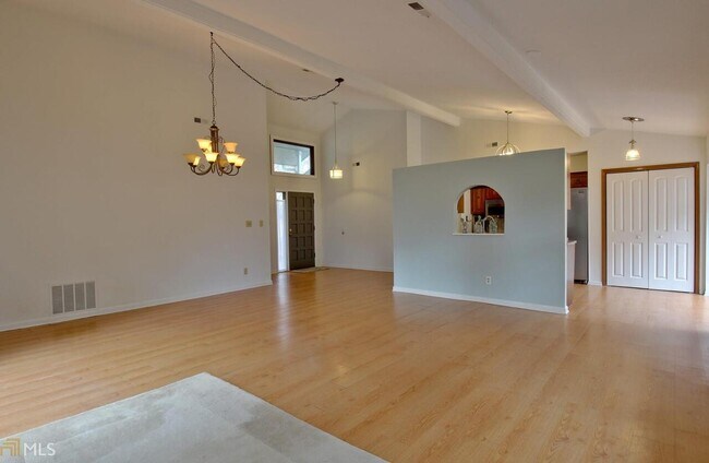 Building Photo - 203 Raintree Bend