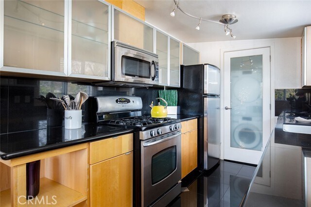 Building Photo - 301 N Hudson Ave