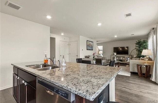 Building Photo - 3BR/2.5BA in Northport