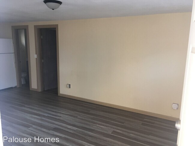 Building Photo - 916 W Augusta Ave