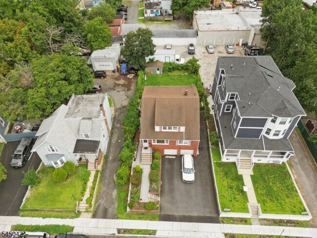 Building Photo - 416 S Valley Rd