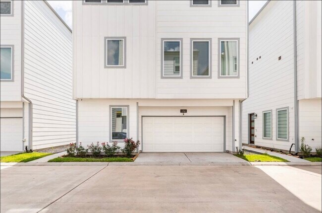 Building Photo - 1740 Cove Cres Ct