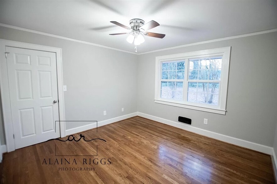 Building Photo - 126 Vanderbilt Cir