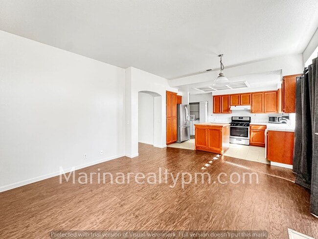 Building Photo - Charming 4 bedroom 2.5 bath in Glen Cove, ...