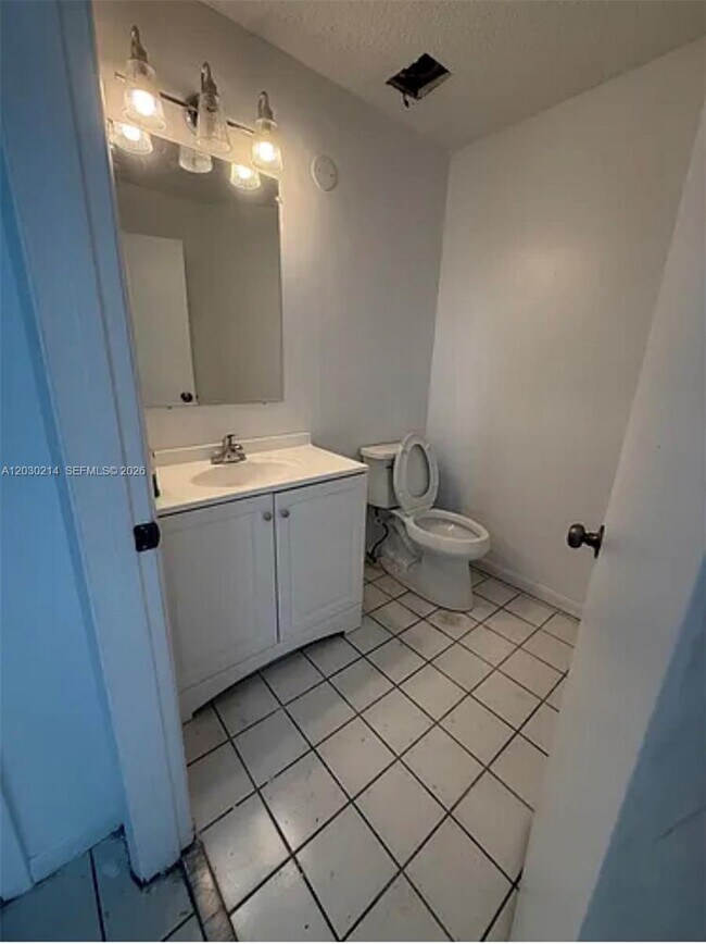 Building Photo - 127 SW 159th Way