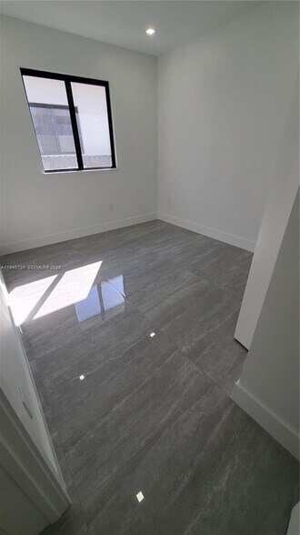 Building Photo - 40 SW 34th Ave