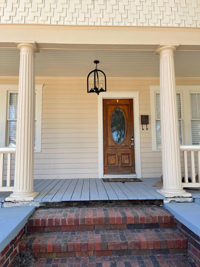 Building Photo - Charming 3BR+ Bonus room House in Savannah
