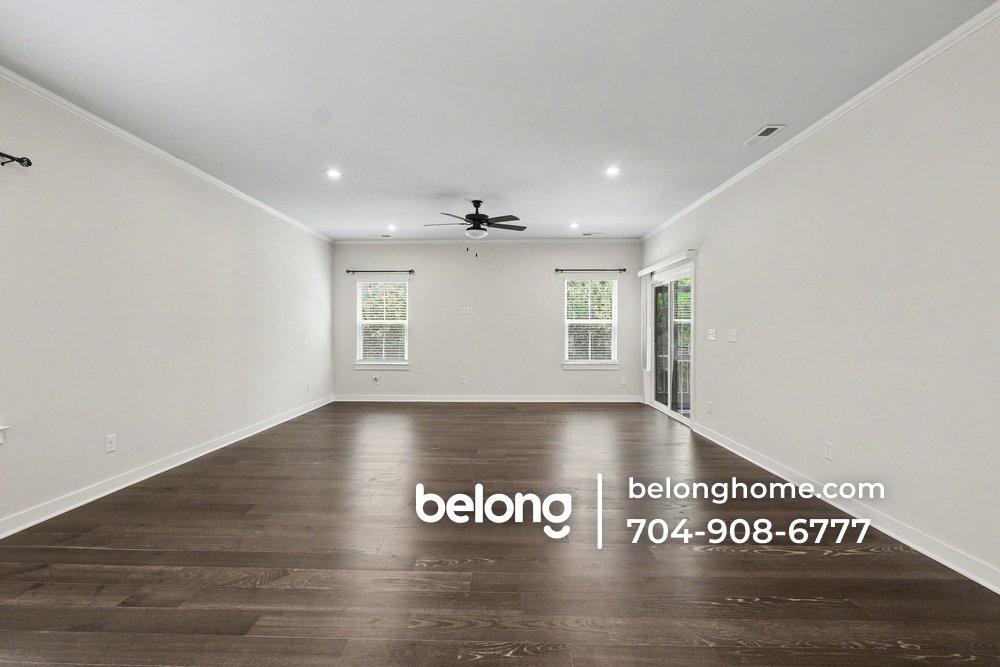 Building Photo - 6529 Cumberland Dr