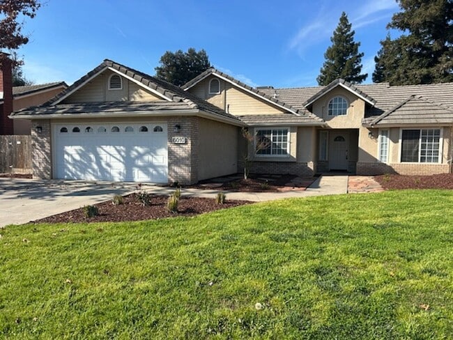 Building Photo - 6010 W Cambridge Ave