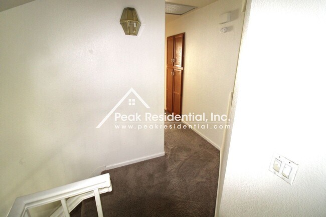 Building Photo - Spacious 3bd/2.5ba Home near Bell & Dry Creek Road