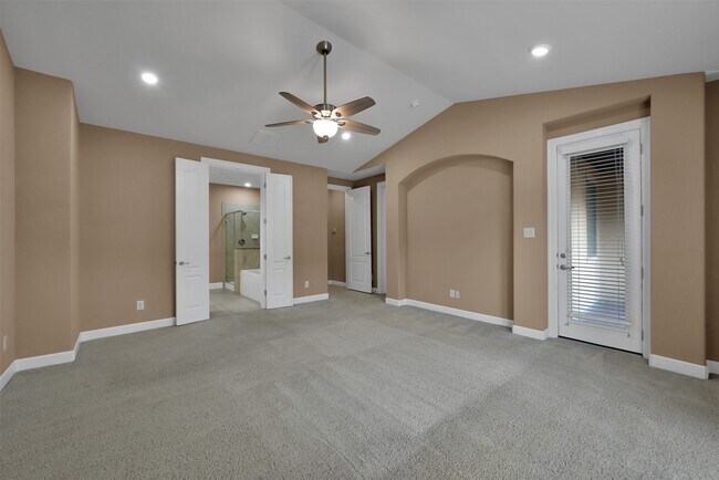 Building Photo - 14546 San Pietro Dr