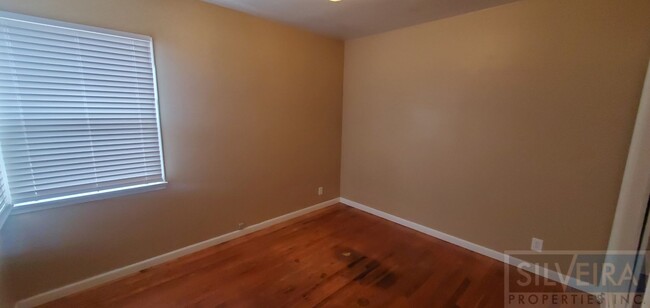 Building Photo - 2 Bedroom Santa Maria home available!