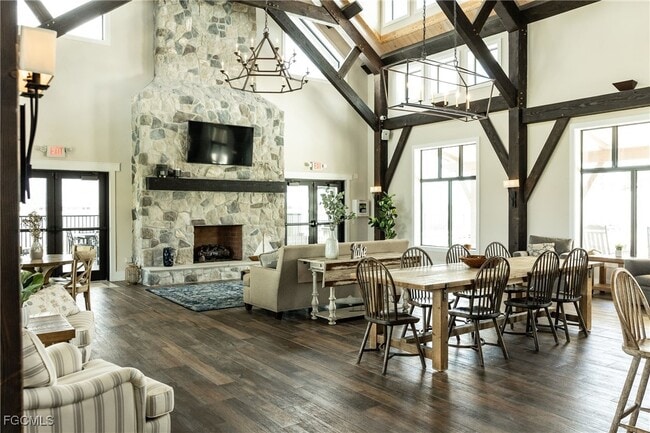 Building Photo - 15275 Grn Acrs Ave