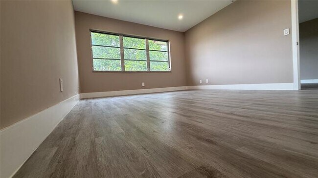 Building Photo - 8962 S Hollybrook Blvd