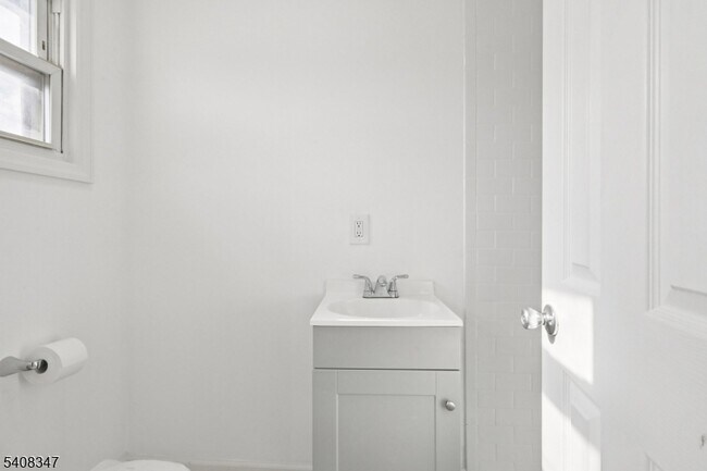 Building Photo - 66 N Washington Ave