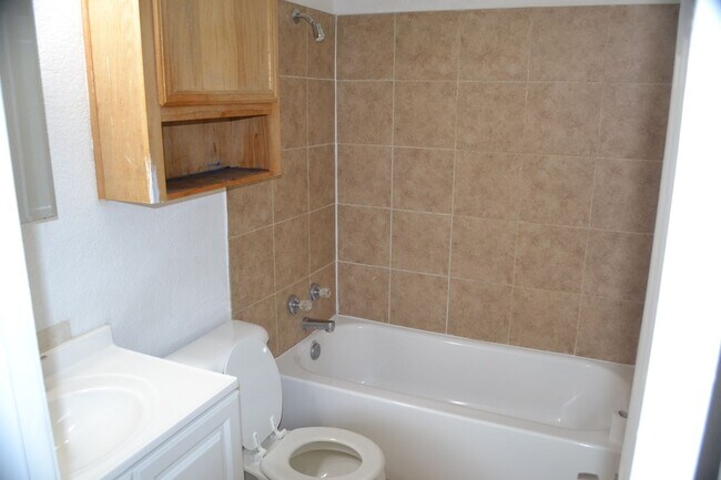 Building Photo - 302 Horseshoe Dr