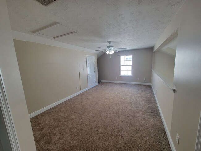 Building Photo - 211 Brook Ct