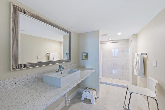 Building Photo - 2773 S Ocean Blvd