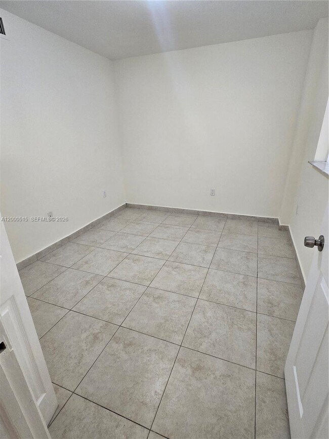 Building Photo - 2647 NW 25th Ave