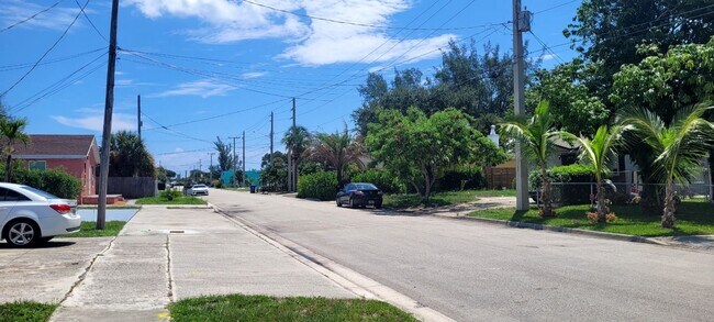 Building Photo - Allancar 164