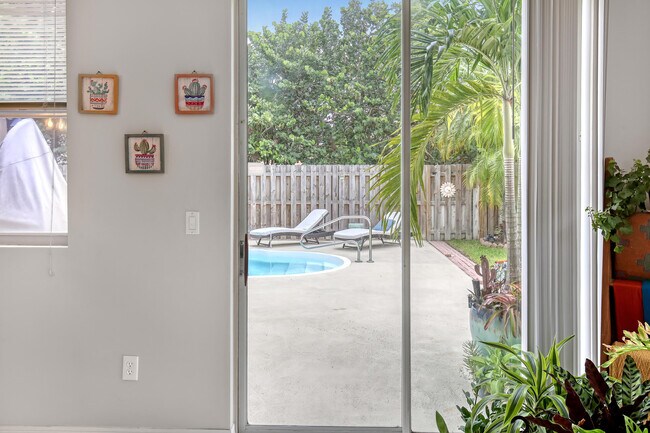Building Photo - 10751 Oak Bend Way