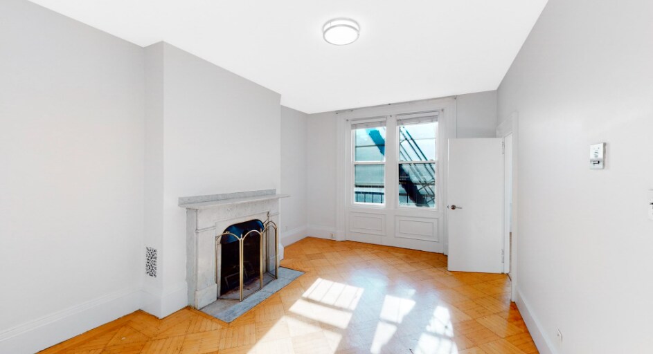 Building Photo - 482 Beacon St